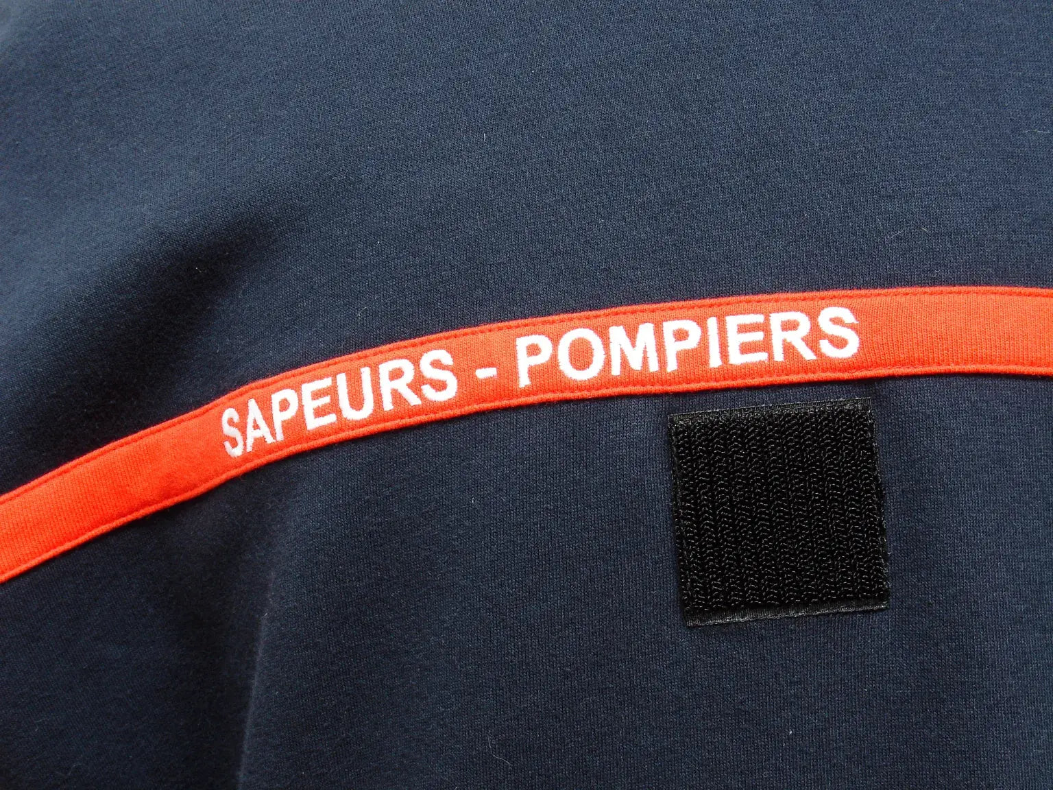 SWEAT-SHIRT AVEC BRODERIE SAPEURS-POMPIERS